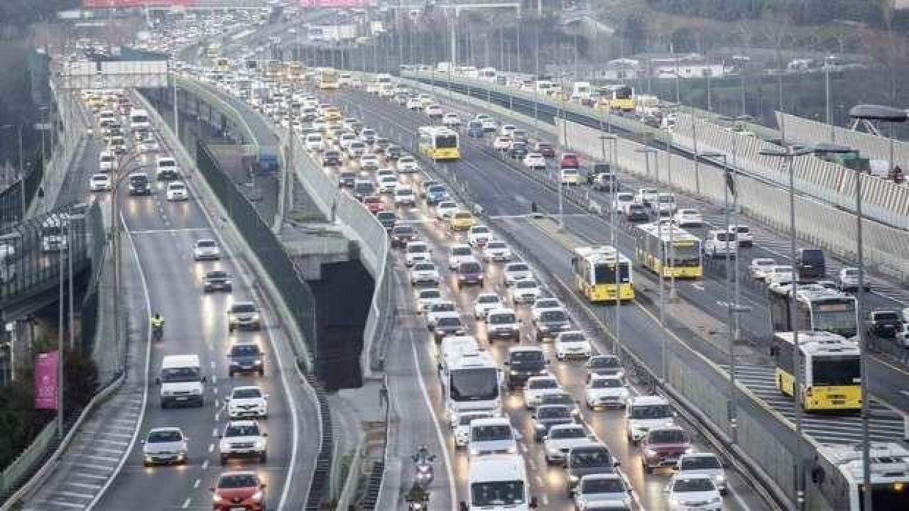 Bayram dönüşü trafik durma noktasına geldi! Havadan denetim yapılıyor