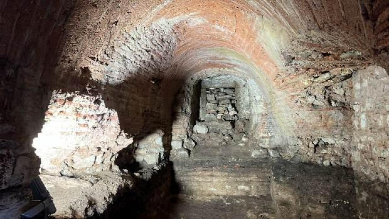 İstanbul'un göbeğinde bin 500 yıllık dehliz bulundu