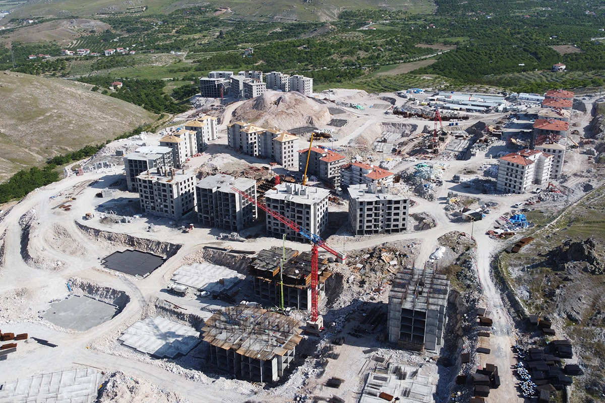Depremin yıktığı Malatya'da afet konutları yükseliyor