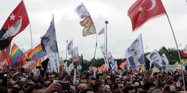 HDP mitinginde Türk bayragından rahatsız oldular!