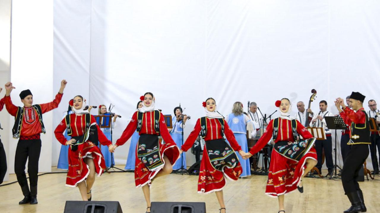 Kültürlerini oyunlarla anlatan Gagauz ekibi festivalin gözdesi oldu!