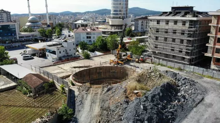 Metro yok reklam var!