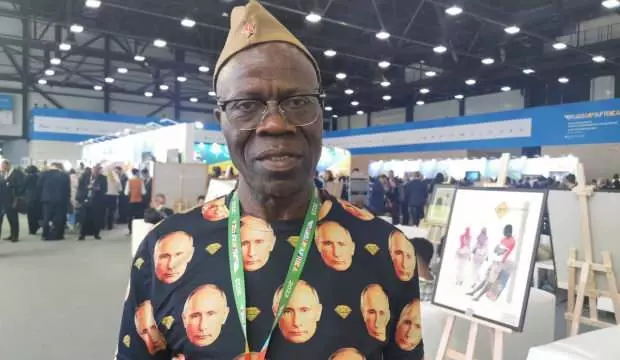 Zirvenin en dikkat çeken adamı: Gineli diplomat