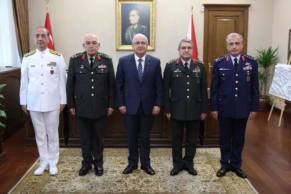 Kara Kuvvetleri Komutanlığı'nda devir-teslim