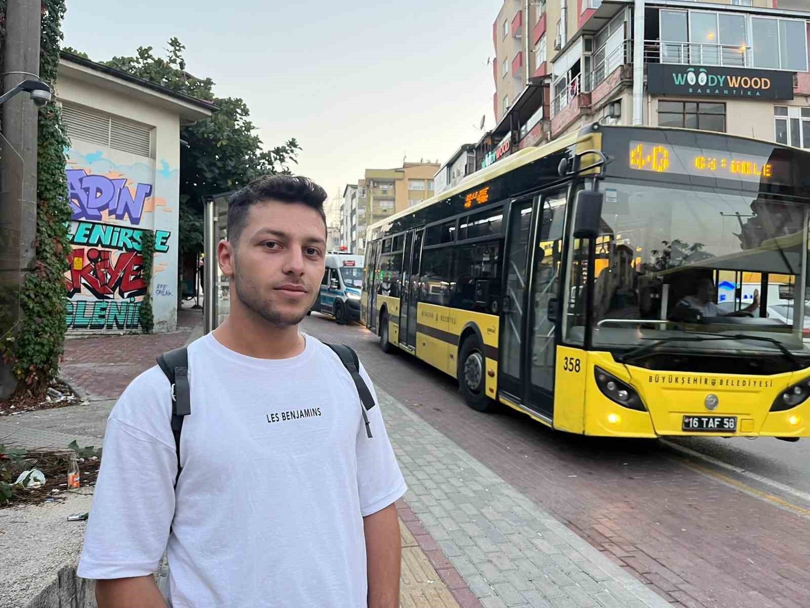 Herkes öğrencilere otobüs bileti ısmarladığını zannetti ama gerçek bambaşka çıktı