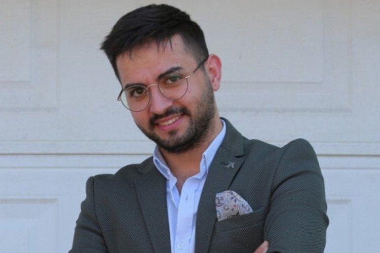 Kadir Ezildi Sosyal Medyada Yıkıcı Haberi Paylaştı