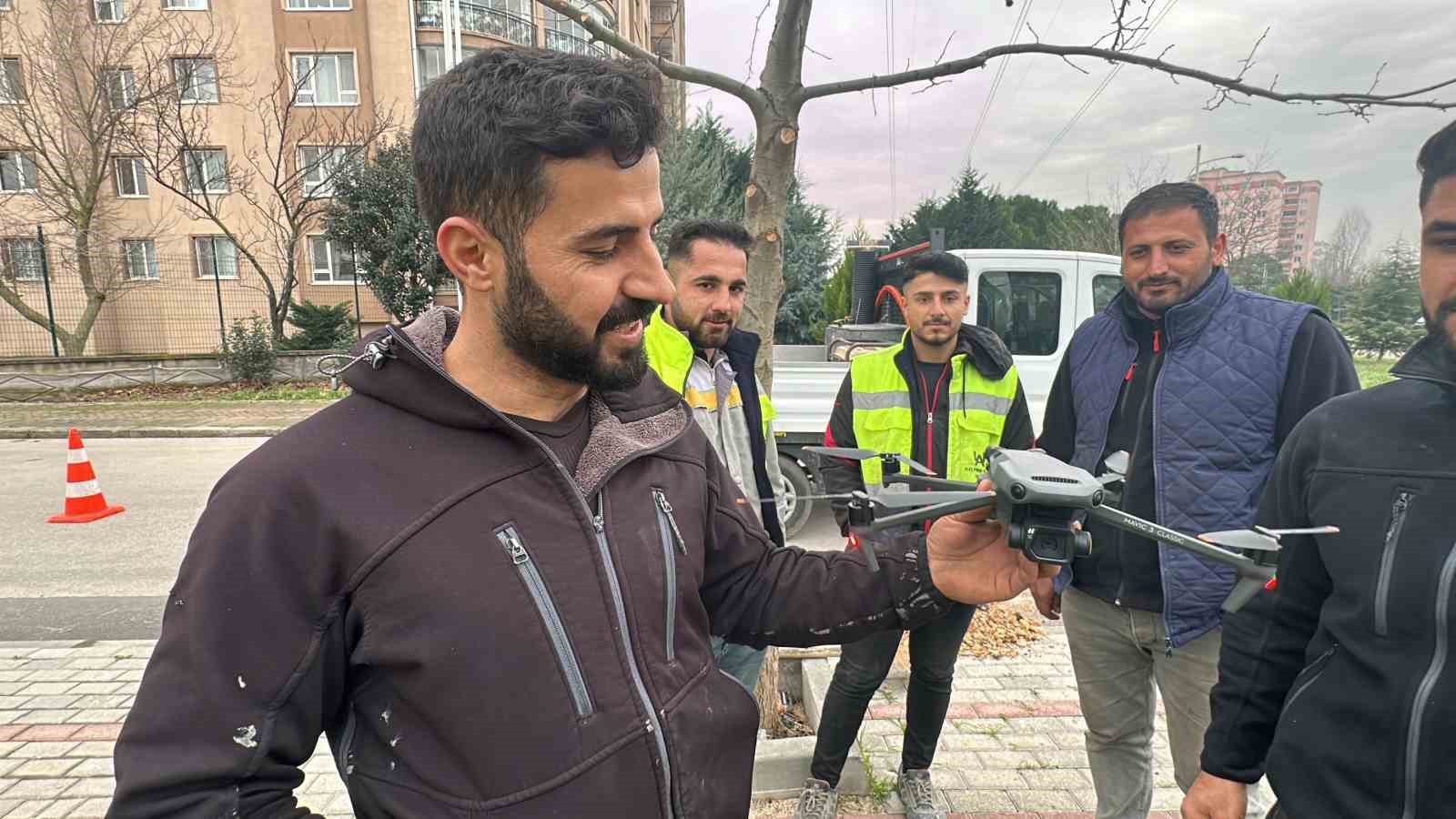 Yol kenarında dron buldu sahibini her yerde arıyor