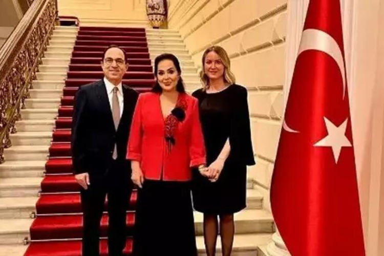Türkan Şoray'a özel davet!