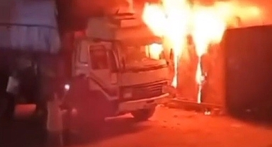 Bursa'da konteynır alev topuna döndü