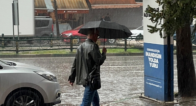 Bursa'da sağanak yağış etkili oldu
