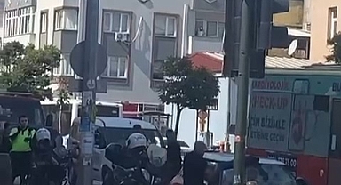 Polislerin ceza yazmasına sinirlendi, aracını parçaladı