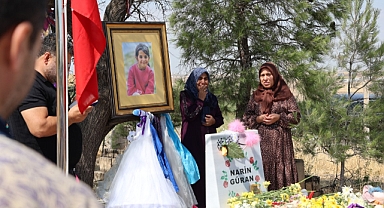 Türkiye'nin dört bir yanından gelen vatandaşlar 10 gündür Narin'in mezarını ziyaret ediyor