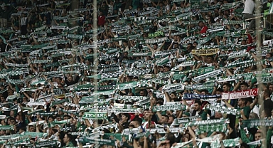 Bursaspor, tüm liglerde gol yemeyen tek takım unvanını koruyor