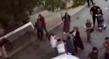 Ceviz kavgasına iş makinesiyle geldi, 20 kişi yaralandı