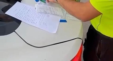 Tozu dumana kattı, ezan vakti polise yakalandı