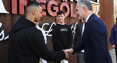 Başkan Taban paten futbolu dünya şampiyonlarını ağırladı