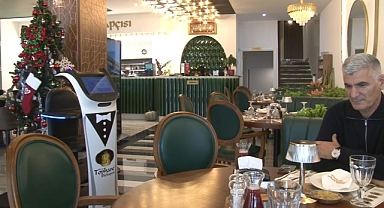 Bursa'da kebap salonunda garson robotlar çalışıyor