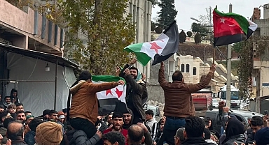 Bursa’da Suriyeliler, Esad Rejiminin Düşüşünü Kutladı