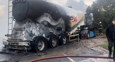 Otomobille çarpışan tanker böyle patladı