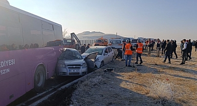 Son Dakika! Van'da Zincirleme Kaza: Çok Sayıda Yaralı Var