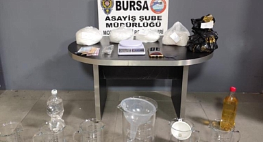 Taksiyle uyuşturucu ticareti yapan şüpheli takside yakalandı