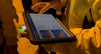 Alkolmetreyi üflemedi, gazetecinin üzerine yürüyerek hakaret ve tehdit etti