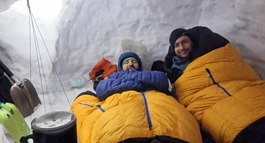 Bursalı dağcılardan -13 derecede kar mağarası kampı