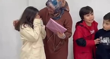 Depremzede küçük kıza gözü yaşlı veda