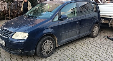 Direksiyonda kalp krizi geçirdi, park halindeki araçlara çarptı
