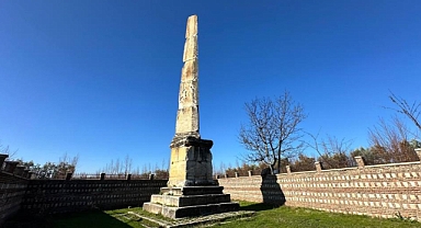 İznik'teki şeftali bahçesinde 2 bin yıllık dikilitaş