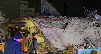 Konya’da 4 katlı bina çöktü