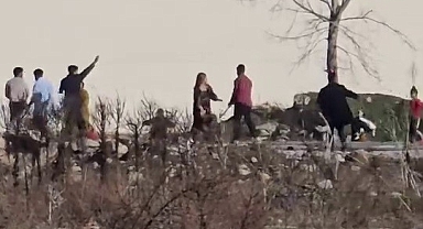 Taşlar, sopalar havada uçuştu