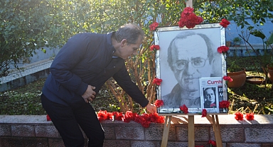 Uğur Mumcu vefatının 32. yılında Ayvalık'taki evi önünde anıldı