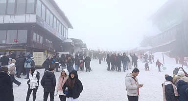Uludağ'da izdiham...Günübirlikçiler ve üniversiteliler akın etti