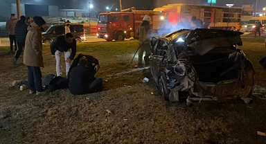 2 otomobilin çarpıştığı kazada 2 kişi yaralandı
