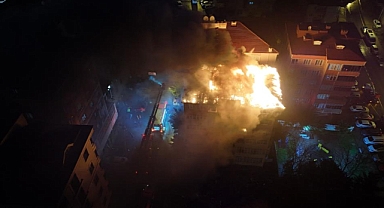 Gece yarısı 5 katlı binada yangın