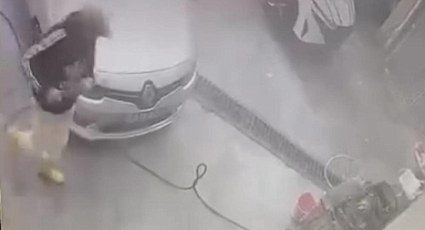 Hortumu elinden kaçırdı, araç yerine kendini yıkadı