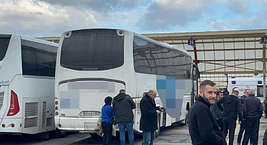 Kilometrelerce herkes onu uyuyor sandı otobüs mola verince öldüğü anlaşıldı