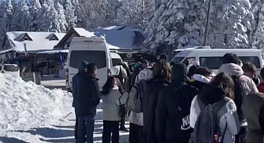 Teleferik gelmedi, vatandaşlar metrelerce kuyruk oluşturdu