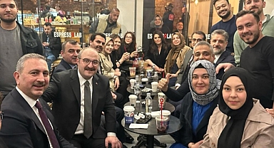 AK Partili Varank ve Gül, gençlerle Espressolab'da buluştu