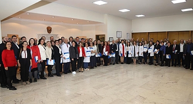Başarılı akademisyenler ödüllendirildi
