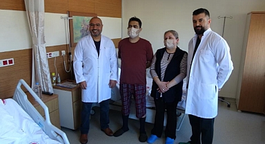 Böbreğini vermek istediği oğlu nakille, kanser baba ise erken teşhisle kurtuldu