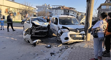 Bursa'da iki araç çarpıştı: 1 yaralı