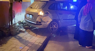 Bursa'da ticari araç ile otomobil çarpıştı: 5 yaralı