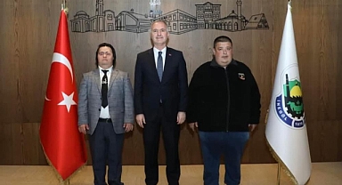 İnegöl Belediyesi’nden özel bireylere anlamlı doğum günü sürprizi