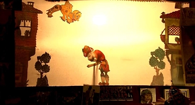 Karagöz ve Hacivat'a ömrünü adadı, gölge oyunlarını gelecek nesillere aktarıyor