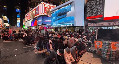 New York Times Meydanı’nda teravih namazı