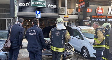 Park halindeki otomobilde yangın çıktı