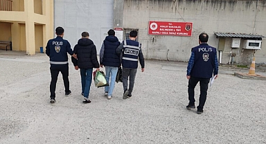 Yaşlı kadını 1 milyon 500 bin lira dolandıran şahıslar yakalandı