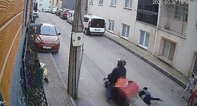 Yola fırlayan çocuğa motosikletli kurye çarptı